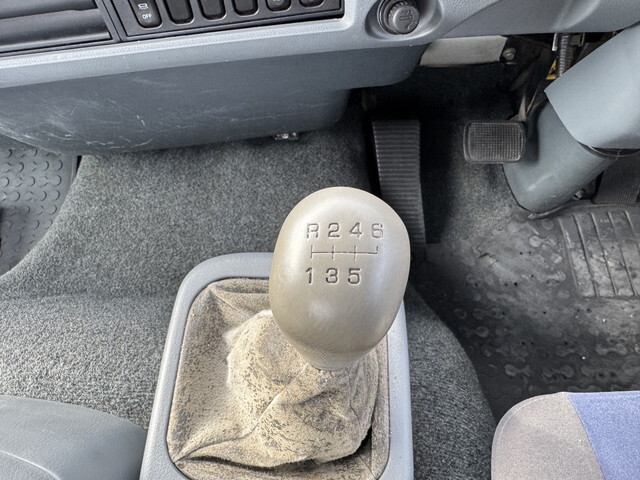 三菱ふそうファイター平ボディ中型（4t）[写真31]