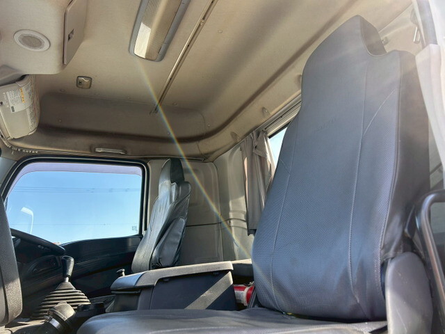 いすゞギガトレーラーヘッド（トラクターヘッド）大型（10t）[写真12]