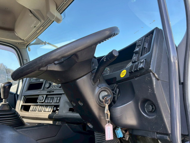 いすゞギガトレーラーヘッド（トラクターヘッド）大型（10t）[写真13]