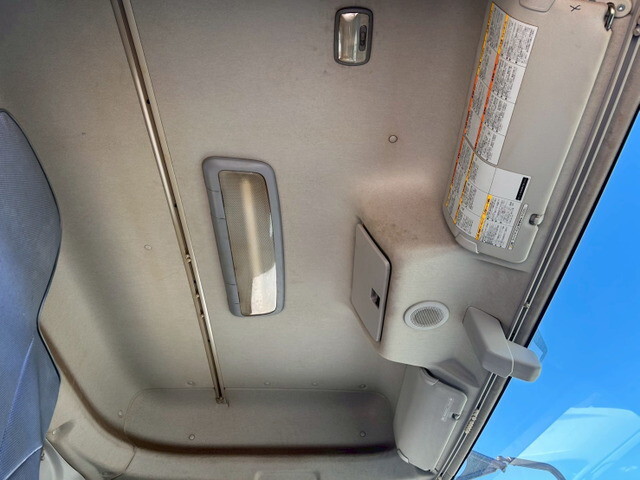 いすゞギガトレーラーヘッド（トラクターヘッド）大型（10t）[写真15]