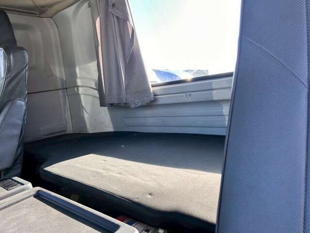 いすゞギガトレーラーヘッド（トラクターヘッド）大型（10t）[写真16]