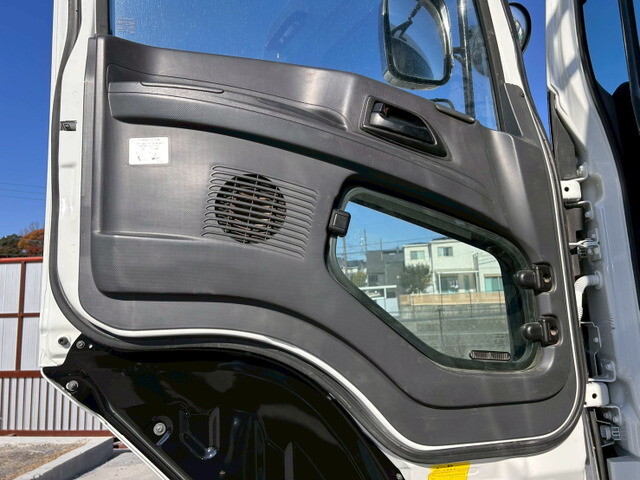 いすゞギガトレーラーヘッド（トラクターヘッド）大型（10t）[写真09]