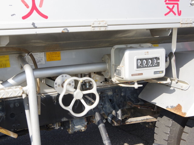 三菱ふそうファイタータンク車（タンクローリー）中型（4t）[写真12]