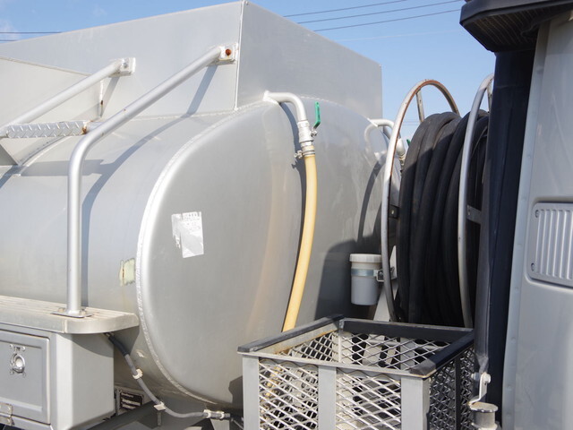 三菱ふそうファイタータンク車（タンクローリー）中型（4t）[写真15]