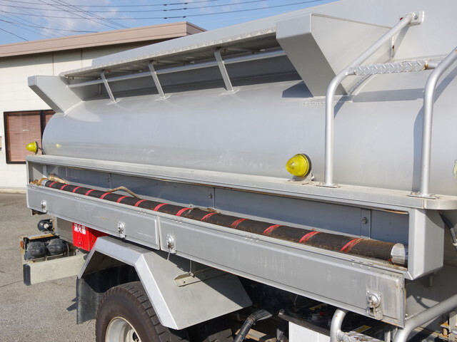 三菱ふそうファイタータンク車（タンクローリー）中型（4t）[写真16]