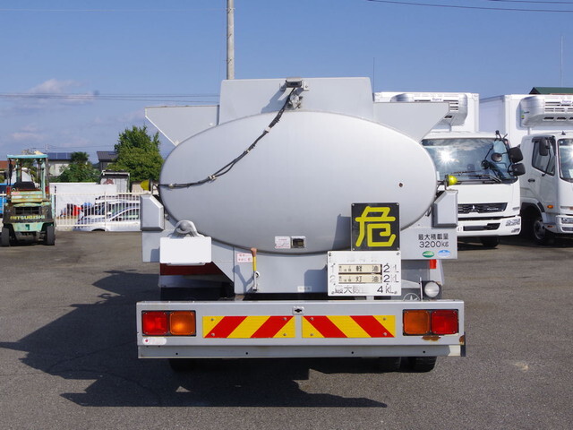 三菱ふそうファイタータンク車（タンクローリー）中型（4t）[写真22]