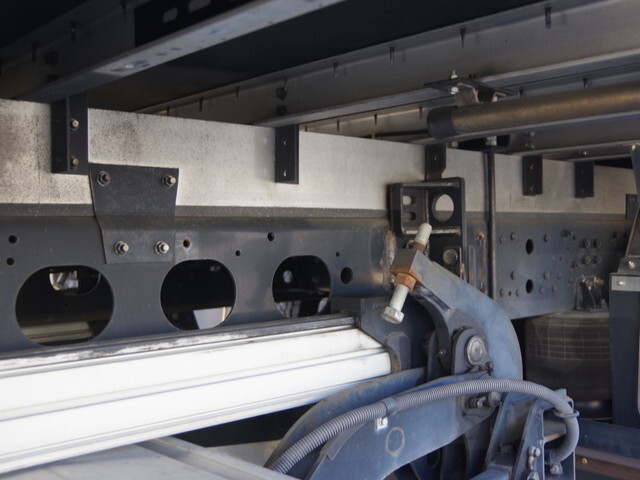 三菱ふそうファイターアルミバン中型（4t）[写真08]