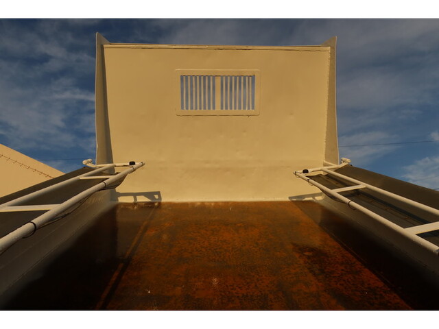 いすゞフォワードダンプ中型（4t）[写真10]