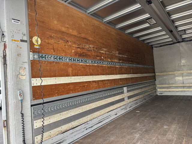 いすゞフォワードアルミウイング中型（4t）[写真10]