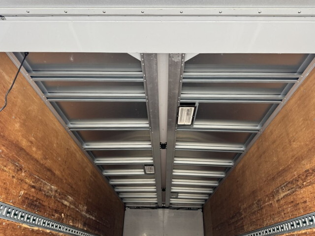 いすゞフォワードアルミウイング中型（4t）[写真11]