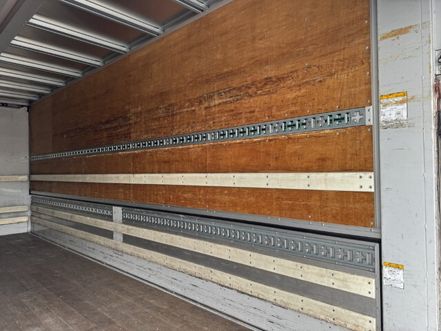 いすゞフォワードアルミウイング中型（4t）[写真12]