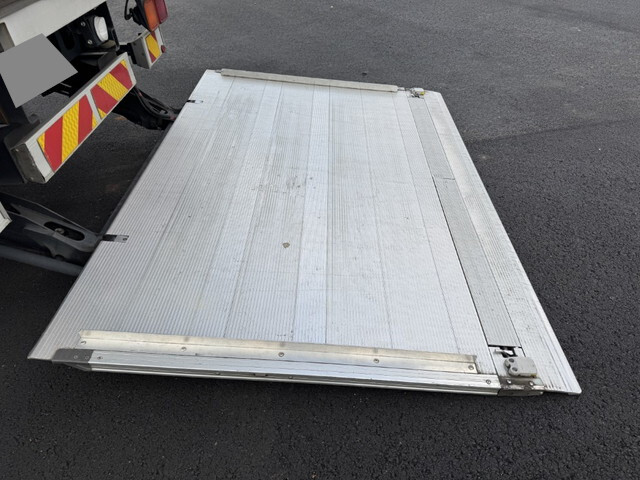 いすゞフォワードアルミウイング中型（4t）[写真17]