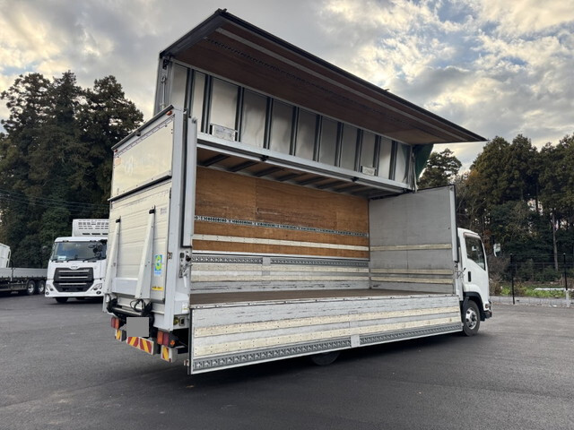 いすゞフォワードアルミウイング中型（4t）[写真02]