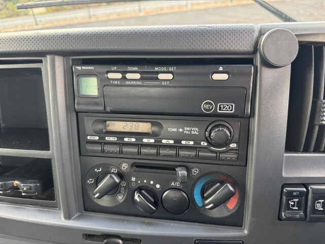 いすゞフォワードアルミウイング中型（4t）[写真23]