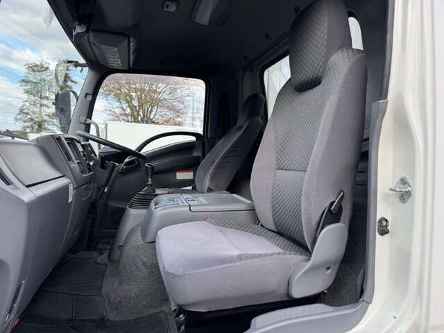 いすゞフォワードアルミウイング中型（4t）[写真26]