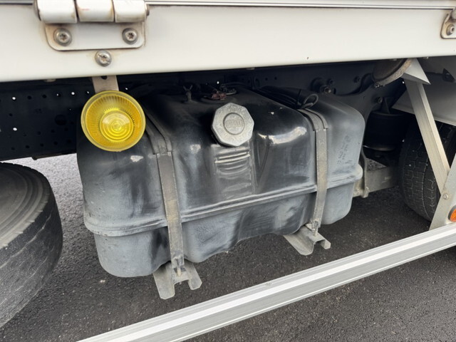 いすゞフォワードアルミウイング中型（4t）[写真32]