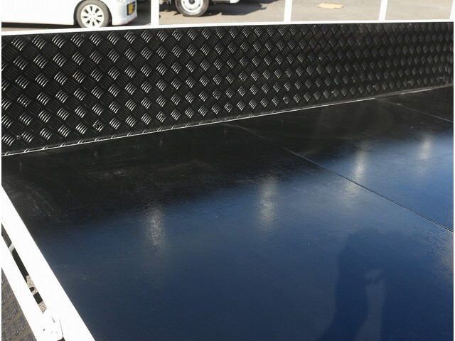 いすゞエルフ平ボディ小型（2t・3t）[写真10]