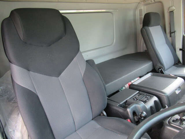 日野プロフィアアルミウイング大型（10t）[写真28]