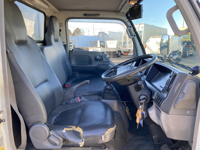 いすゞエルフパネルバン小型（2t・3t）[写真28]