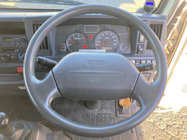 いすゞエルフパネルバン小型（2t・3t）[写真31]