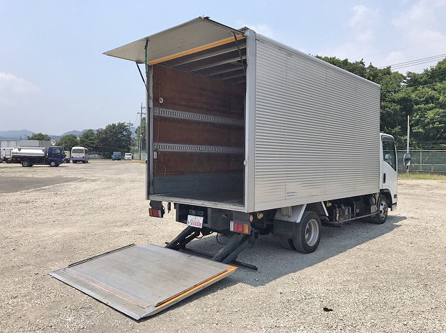 いすゞエルフアルミバン小型（2t・3t）[写真02]