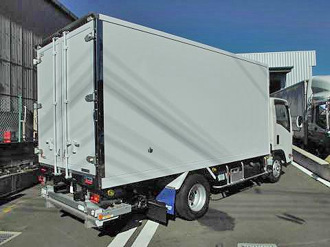 いすゞエルフ冷凍車（冷蔵車）小型（2t・3t）[写真02]