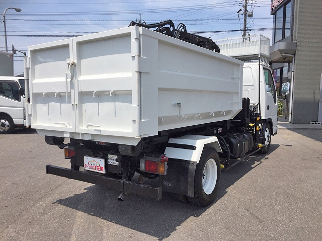 いすゞエルフコンテナ専用車小型（2t・3t）[写真02]