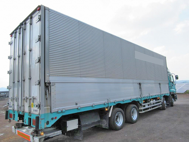 いすゞギガアルミウイング大型（10t）[写真02]