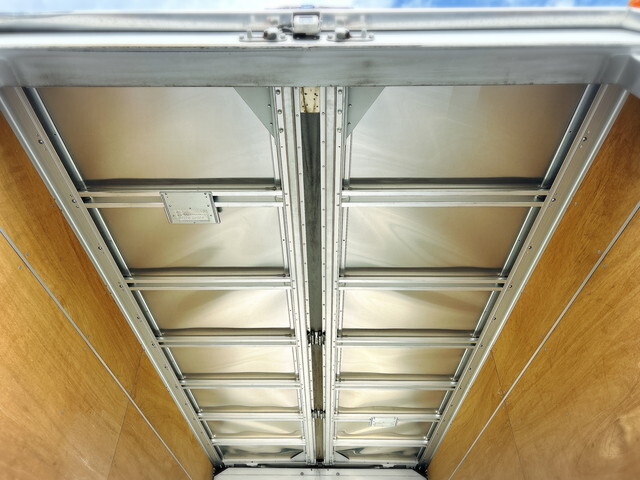 いすゞエルフアルミウイング小型（2t・3t）[写真15]