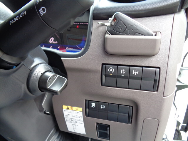 三菱ふそうキャンターコンテナ専用車小型（2t・3t）[写真28]