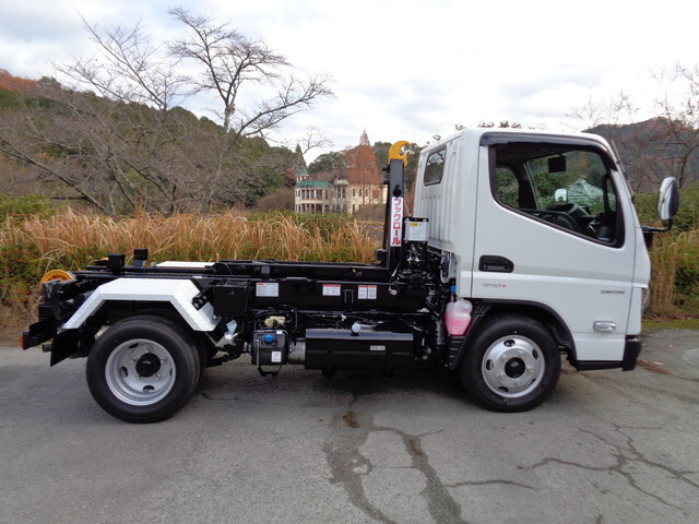 三菱ふそうキャンターコンテナ専用車小型（2t・3t）[写真05]