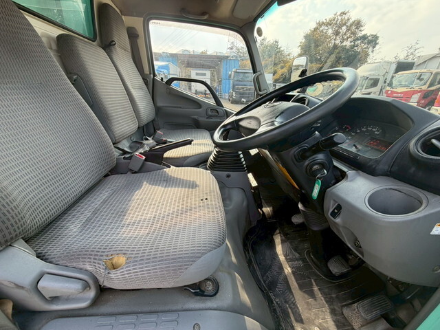 日野デュトロ平ボディ小型（2t・3t）[写真16]