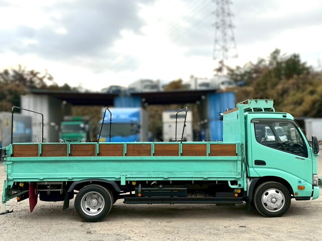 日野デュトロ平ボディ小型（2t・3t）[写真05]