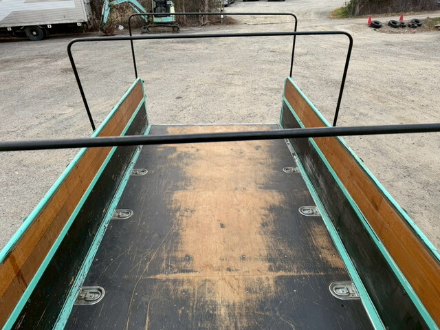 日野デュトロ平ボディ小型（2t・3t）[写真09]