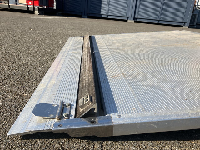 いすゞエルフアルミバン小型（2t・3t）[写真13]