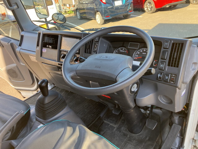 いすゞエルフアルミバン小型（2t・3t）[写真32]