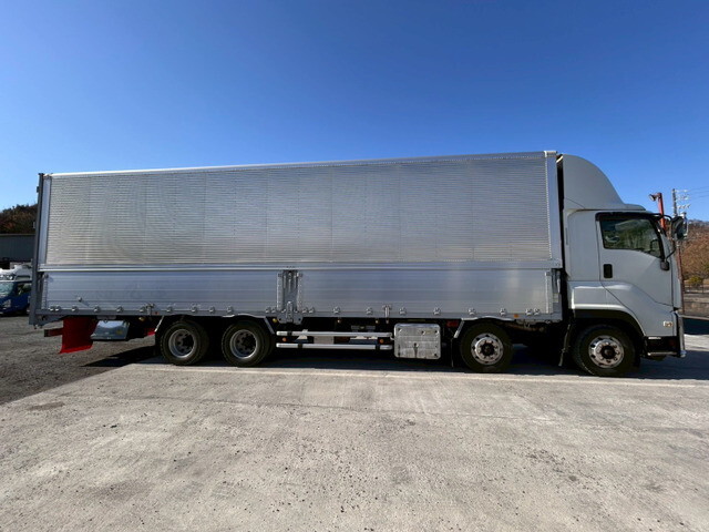 いすゞギガアルミウイング大型（10t）[写真10]