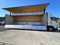 いすゞギガアルミウイング大型（10t）[写真12]