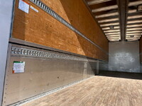 いすゞギガアルミウイング大型（10t）[写真13]