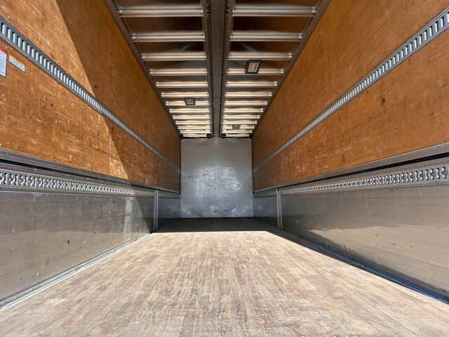 いすゞギガアルミウイング大型（10t）[写真13]