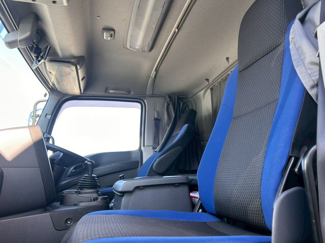 いすゞギガアルミウイング大型（10t）[写真15]