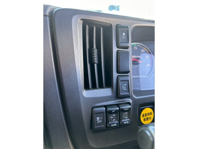 いすゞギガアルミウイング大型（10t）[写真23]