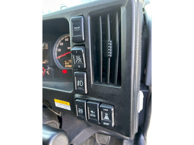 いすゞギガアルミウイング大型（10t）[写真24]