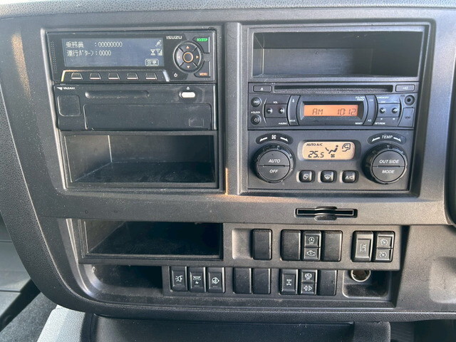 いすゞギガアルミウイング大型（10t）[写真25]