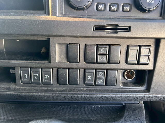 いすゞギガアルミウイング大型（10t）[写真26]