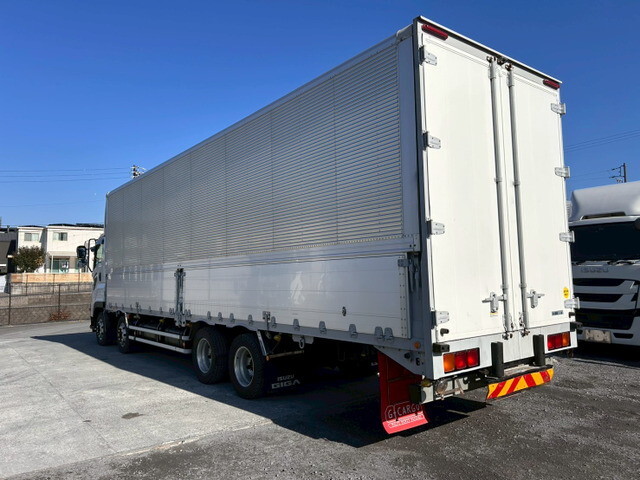 いすゞギガアルミウイング大型（10t）[写真03]