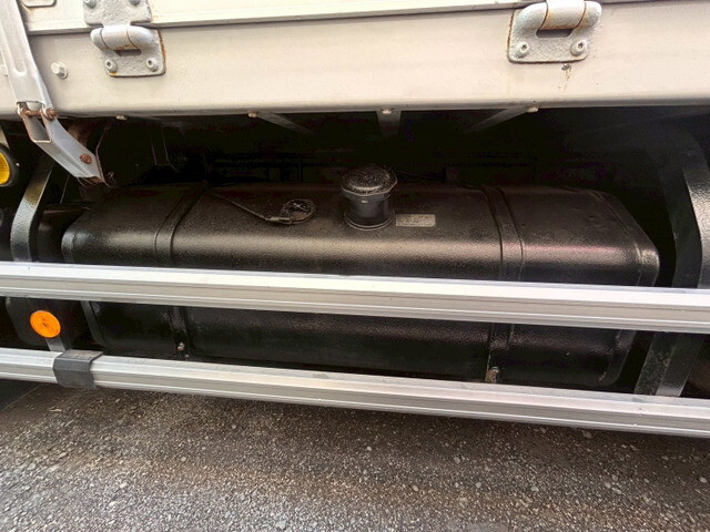 いすゞギガアルミウイング大型（10t）[写真32]