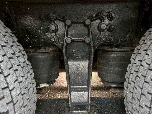 いすゞギガアルミウイング大型（10t）[写真38]