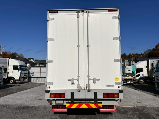 いすゞギガアルミウイング大型（10t）[写真04]