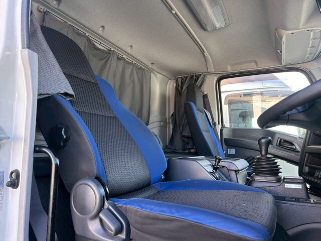 いすゞギガアルミウイング大型（10t）[写真05]